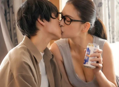 Anh chàng bị cắm sừng trong đau khổ được chị hàng xóm an ủi