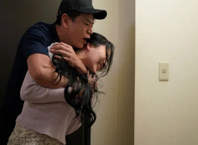 Nữ ca sĩ bị fan cuồng lạm dụng tình dục vì thân hình gợi tình
